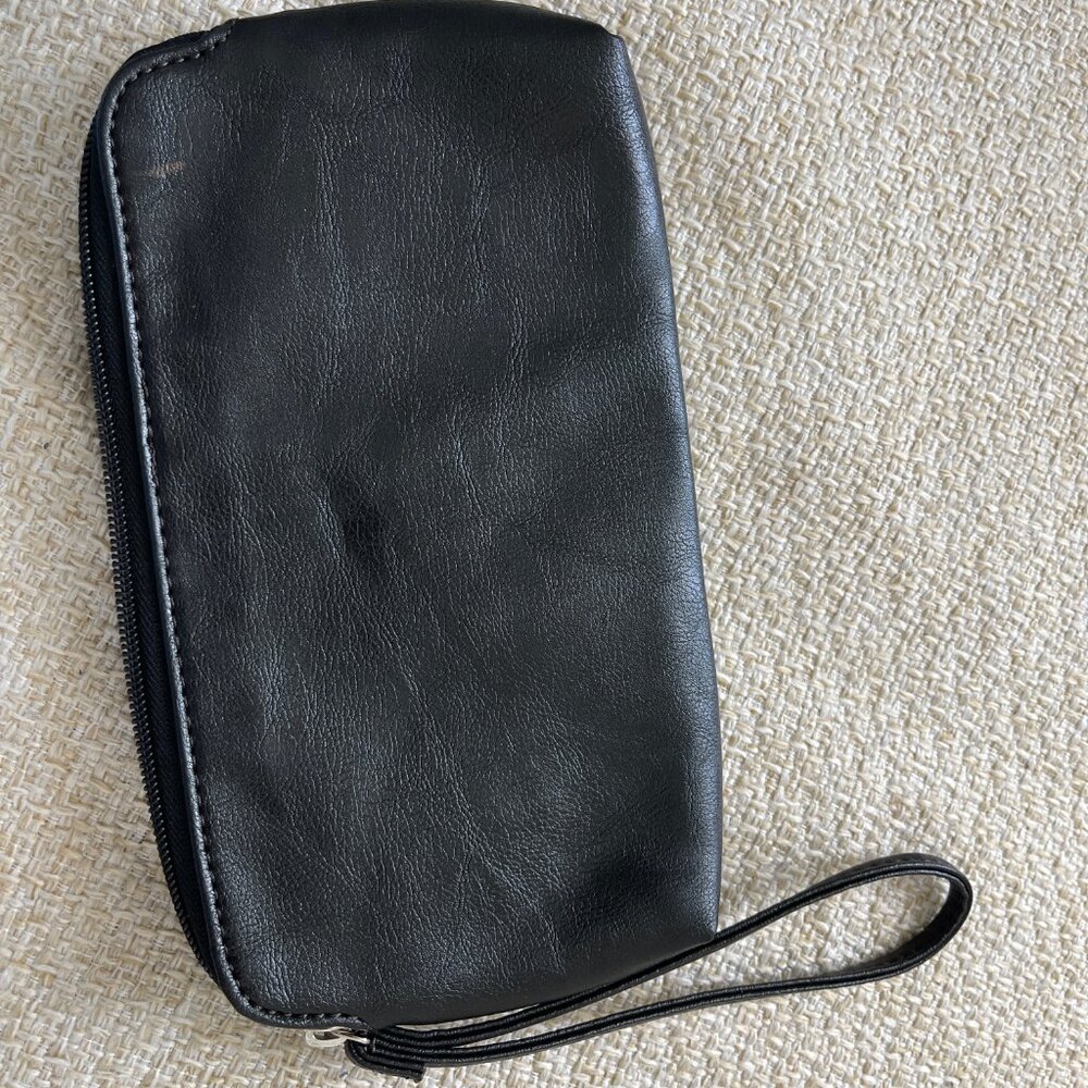 RELIC Leather Clutch Unisex black clutch - Picture 2 of 6